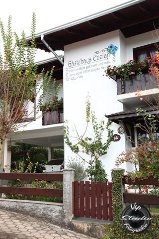 Hospedaria Gastehaus Enzian Treze Tílias Exteriör bild